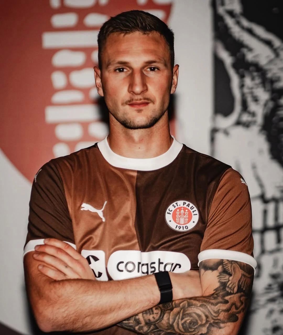 开云体育官方网站-莱比锡红牛险胜曼城，罗本惊艳世界