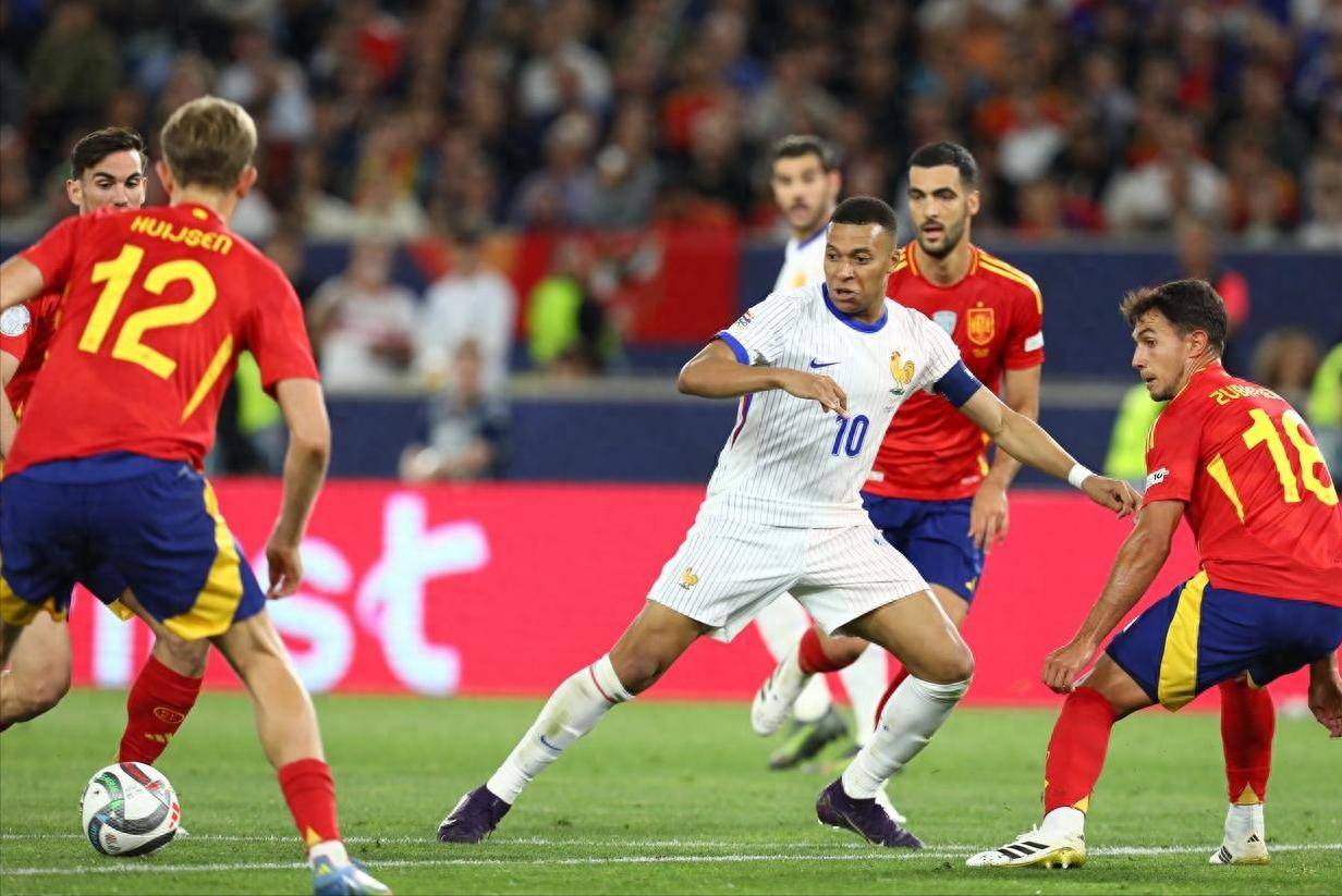 西班牙网球队完胜英国网球队，克耶高斯统治全场的简单介绍