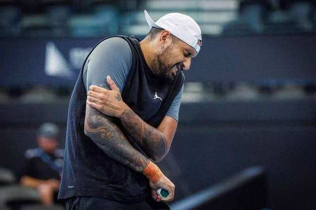 世界网球队碾压日本网球队，克耶高斯一己之力扛起全队的简单介绍