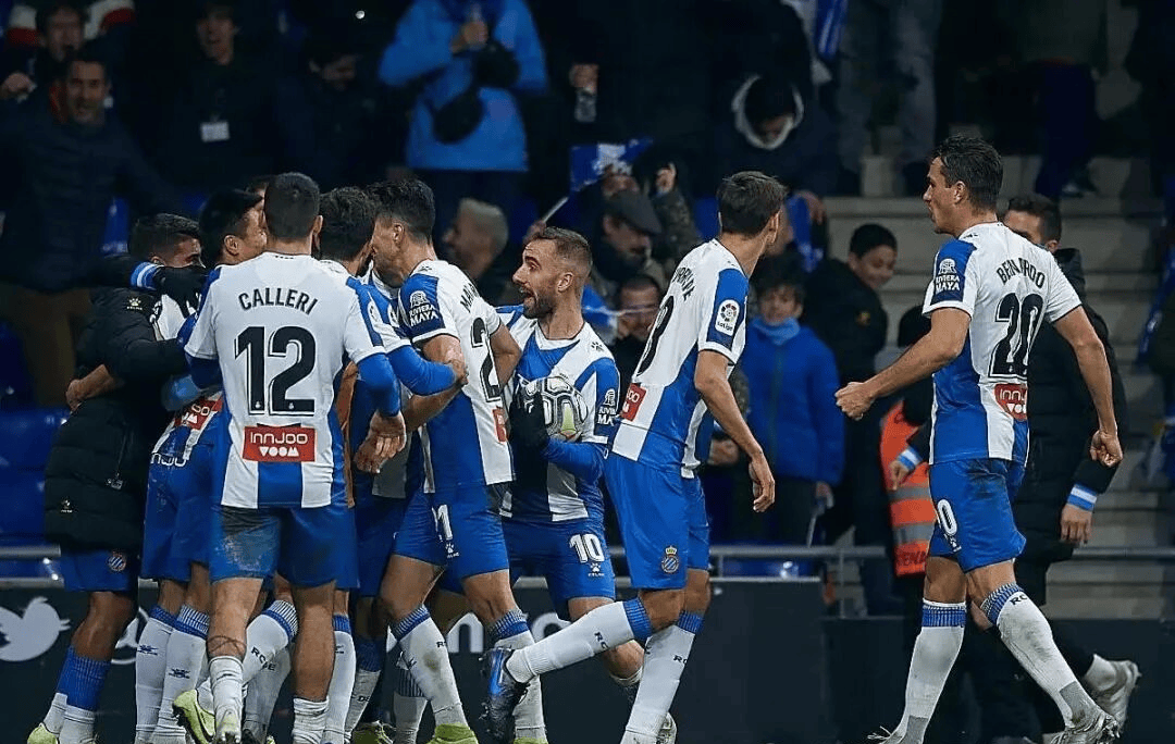 关于瓦伦西亚主场惨败，球迷失望的信息