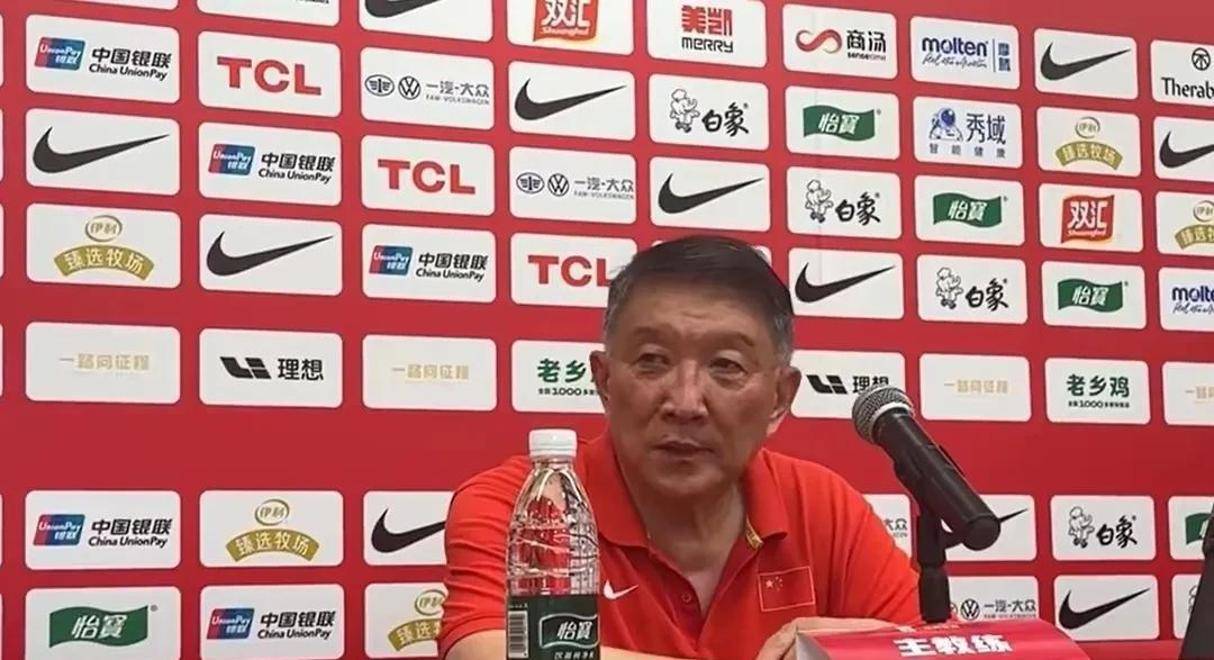 开云体育入口-鲁能客场惨遭淘汰，教练态度转变引发议论