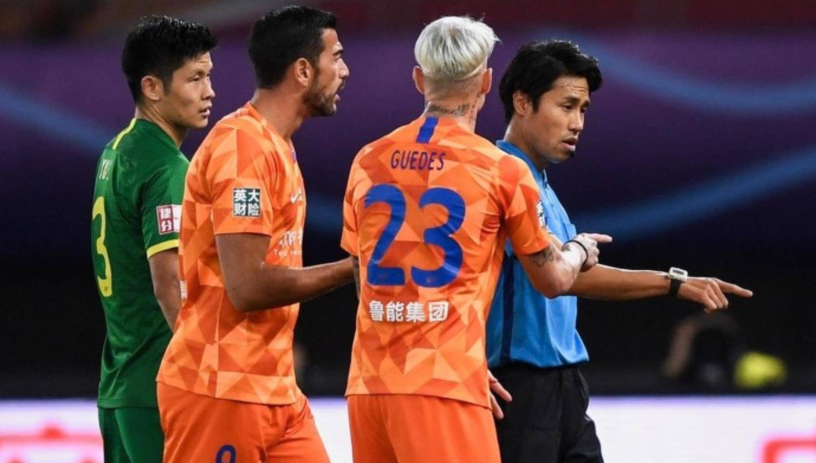 鲁能客场惨遭淘汰，教练态度转变引发议论