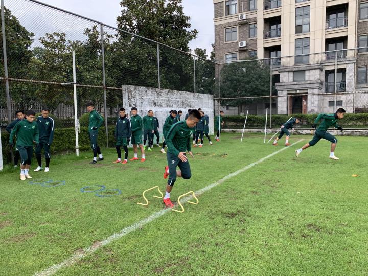 球队队员全力以赴将胜利座位的简单介绍