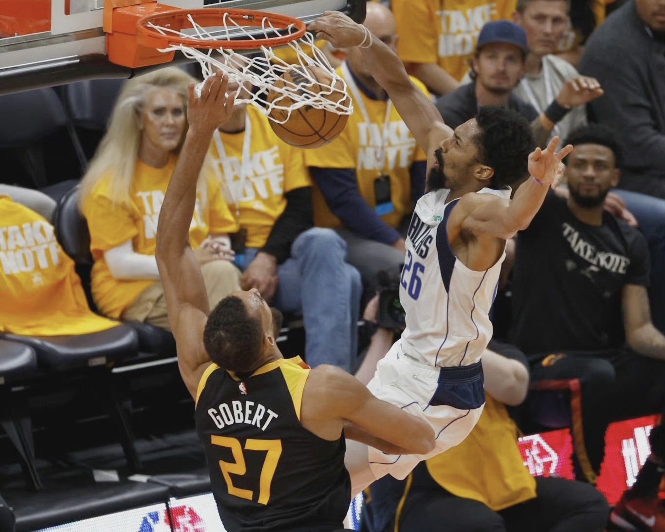 开云体育下载-关于山东队鏖战雄鹿，戈贝尔高光表现的信息