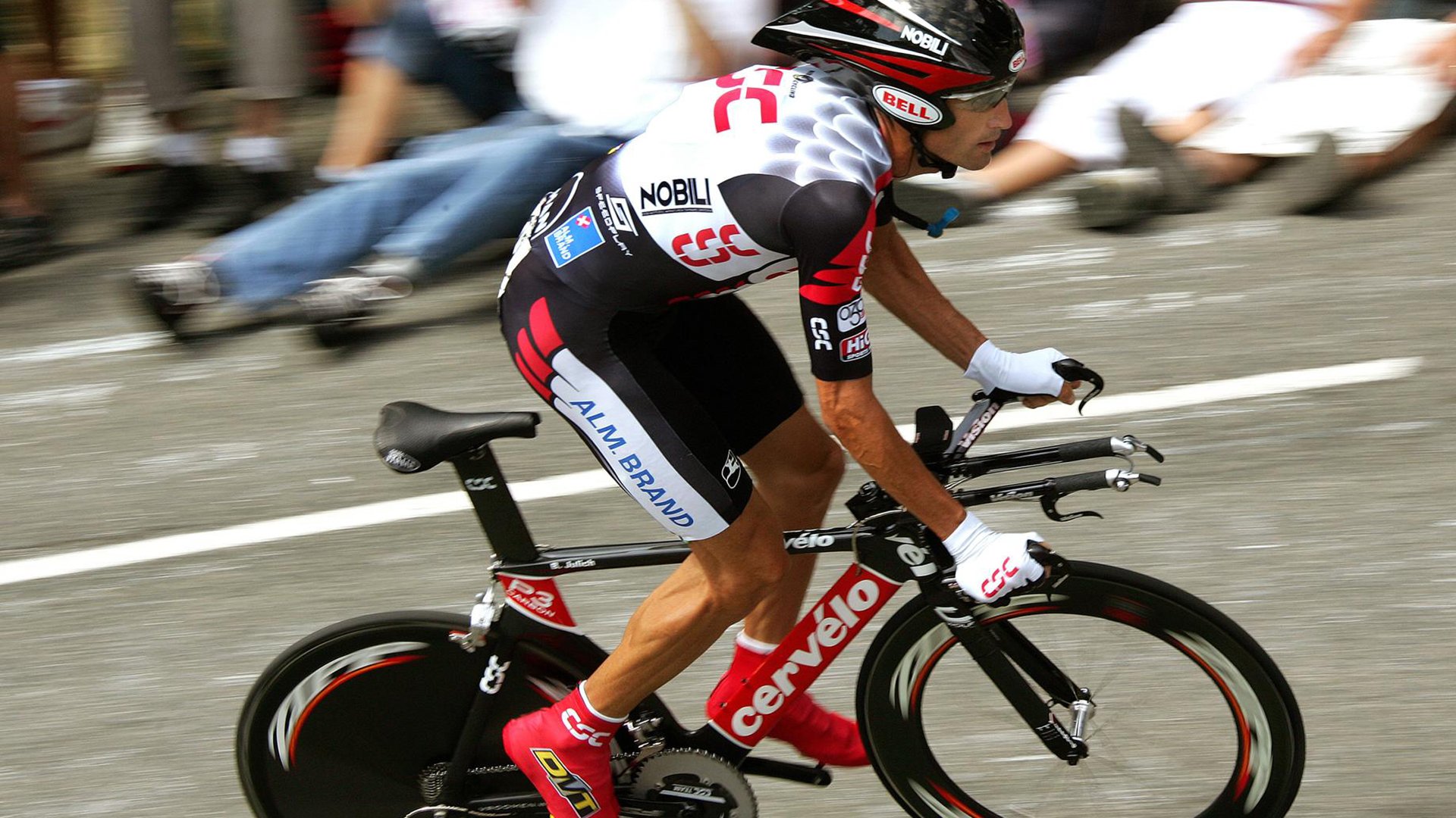 开云体育下载-节奏大师利拉德，一记三分唤醒全队，开拓者力克国王