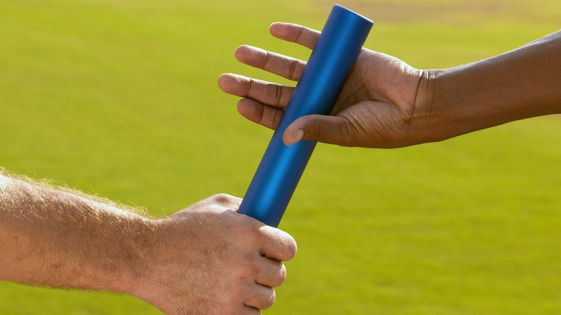 赛道上的逆袭，周冠宇统治全场，索伯车队险胜阿斯顿马丁