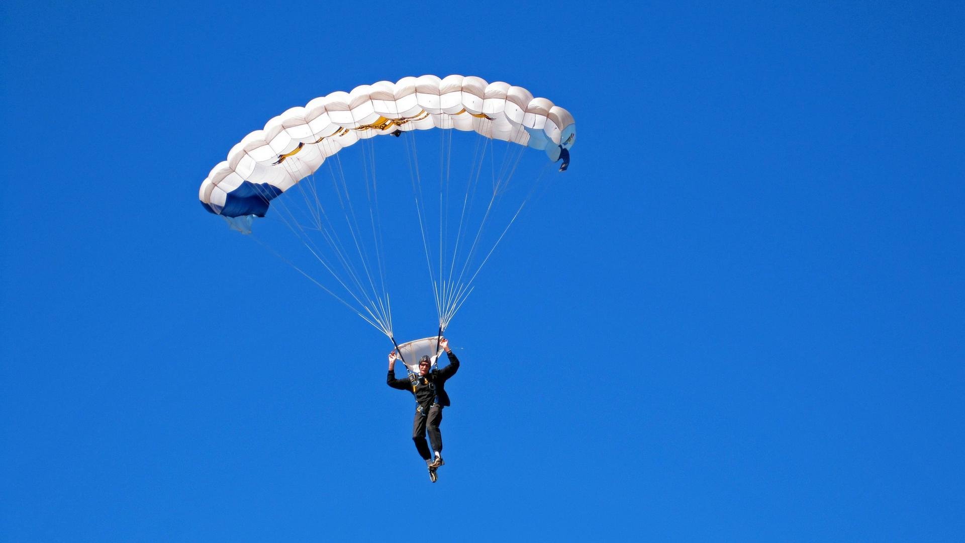 马刺横扫魔术背后，易建联孤胆扛旗，东方力量在NBA的最后一搏